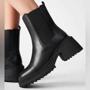 Steve Madden platform boots new in film size 10